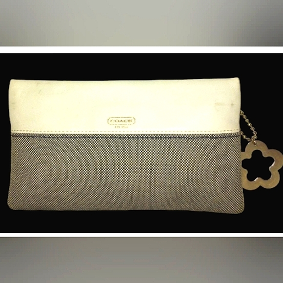 ~Vintage & Rare~COACH "Josie" Large Zip Top Clutch Wristlet & Flower Fob - Picture 2 of 16